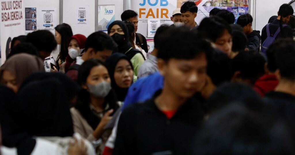 2024 10 08t073734z 1225486068 rc24gaaqeey9 rtrmadp 3 indonesia economy jobs 1752737526 73665f 175273.jpeg