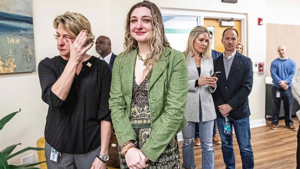 80166364007 p 09 seans room.jpg