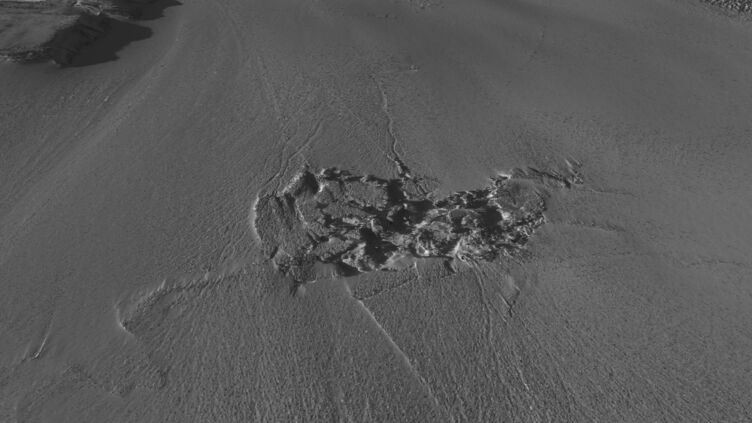 Huge hidden flood bursts through the Greenland ice sheet surface Rpt9tg29bcjj87kwftzv5z.jpg