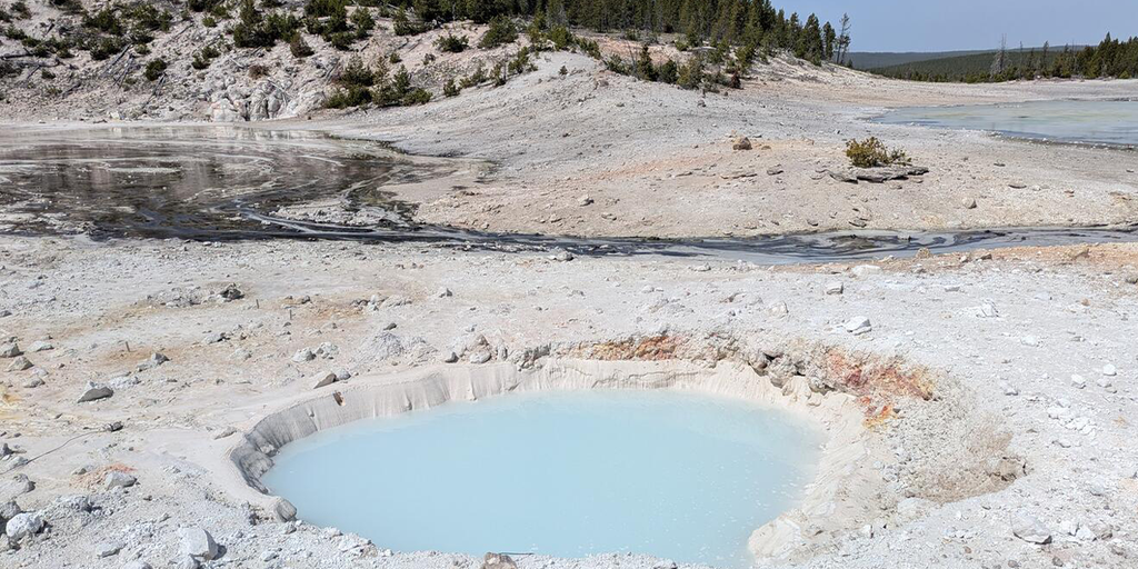 New blue pool at Yellowstone National Park discovered after ‘mildly explosive’ activity Pool.png
