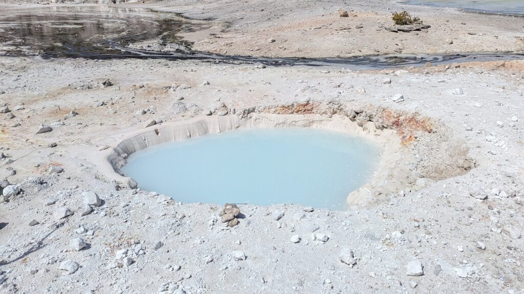 Another hole has formed at Yellowstone National Park, geologists say Yellowstone 1 ht er 250716 1752692685681 hpmain 16x9.jpg