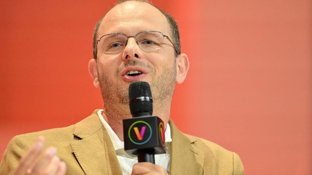 Microsoft’s GitHub chief is leaving, competition ramps up in AI coding 108184333 1754934681020 gettyimages 2219113043 aa 12062025 2284026.jpeg