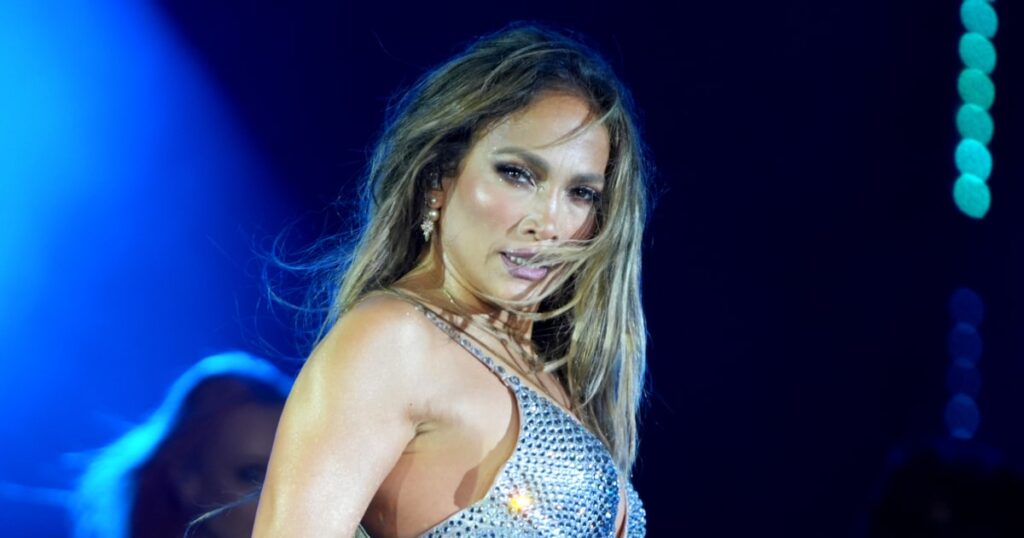 Video shows cricket crawling on Jennifer Lopez during Kazakhstan concert 250811 jennifer lopez cs 4bb841.jpg