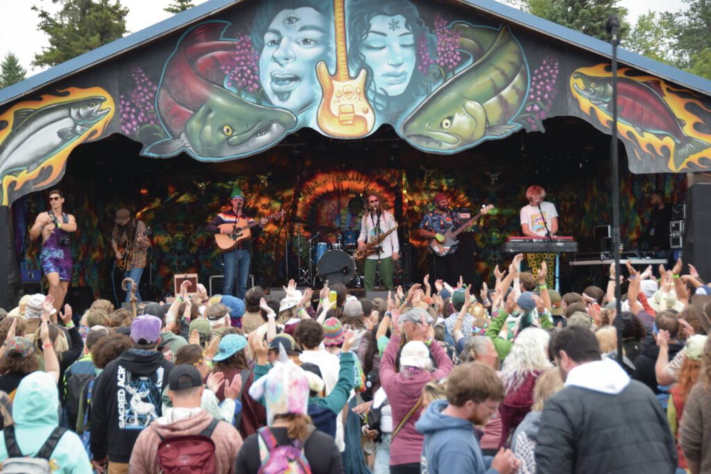 40069654 web1 hom 080725 salmonfest print 2.jpg