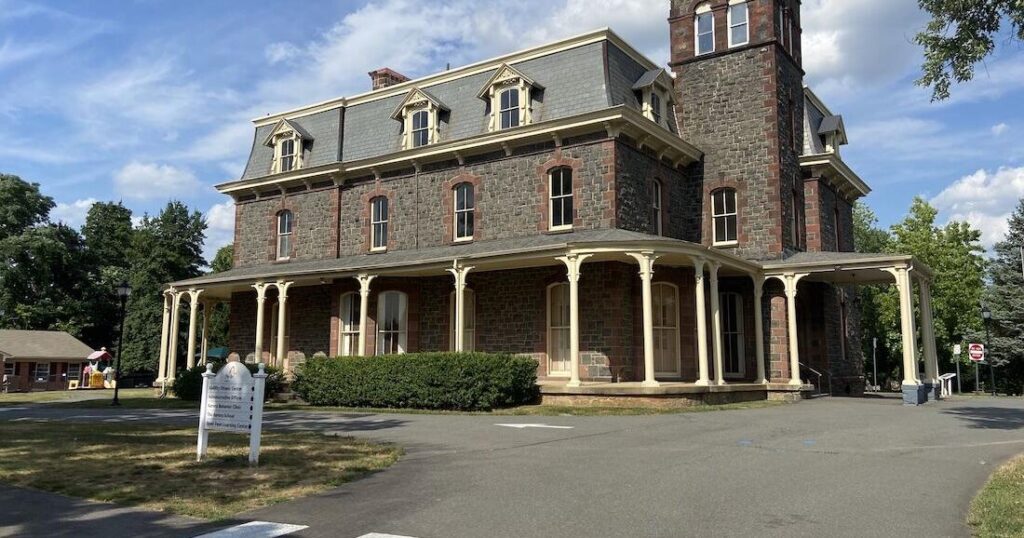 Paxton Trust Takes Full Control of Leesburg Campus, Locks Out the Arc | News 668e8d023bb92.image .jpg