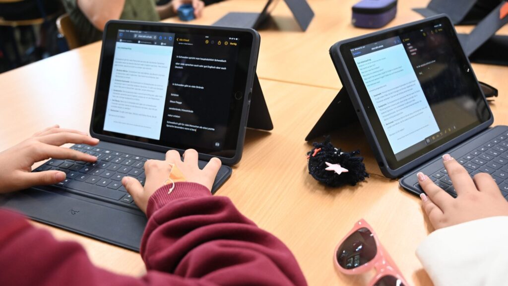 AI in education: Lawrence Township schools adopt AI – Indianapolis News | Indiana Weather | Indiana Traffic Ai in the classroom scaled e1754341260292.jpg