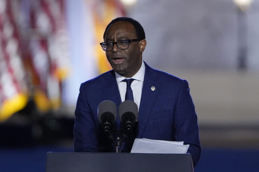 Howard University president to step down Ben vinson scaled.jpg