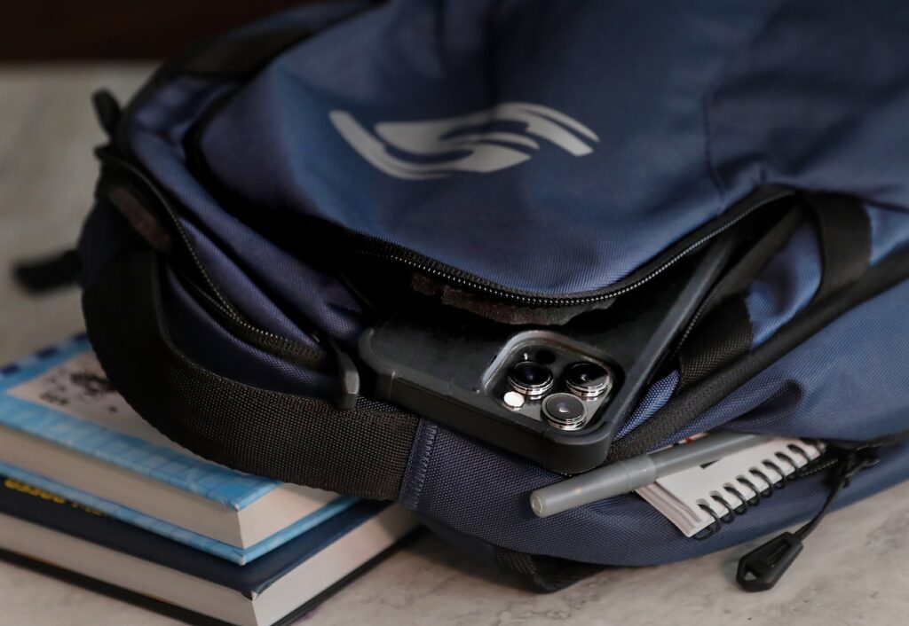 NY is banning phones and smart watches in school. Tell us if your kids and teachers are ready for it Gcuaps3b7bftzaj2hq6id7nj5q.jpg