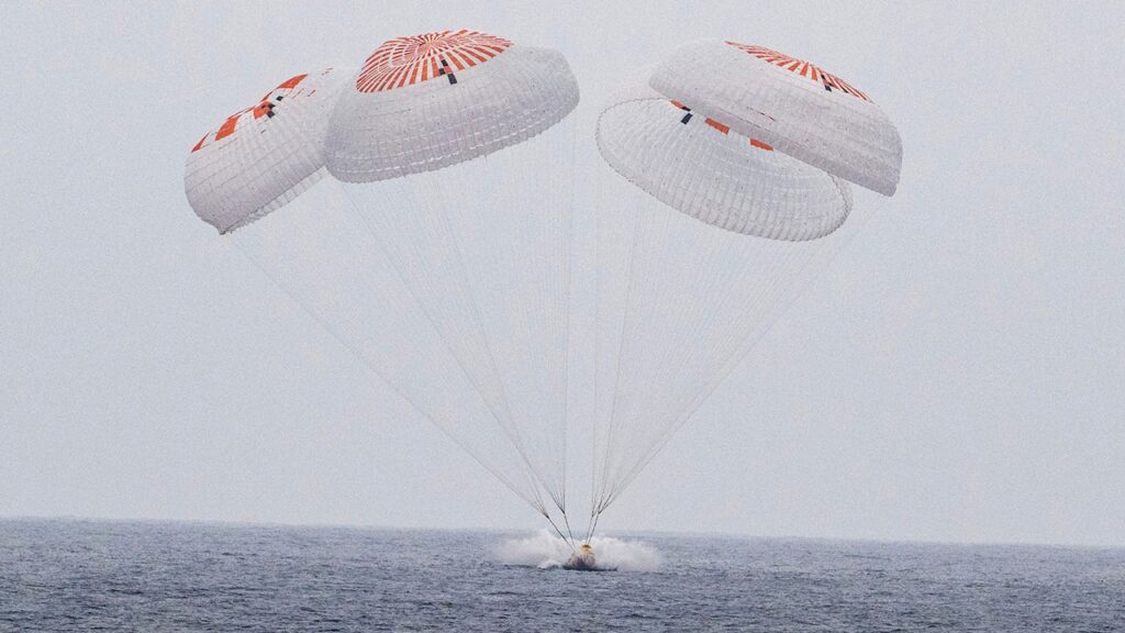 Astronauts return to Earth with Pacific splashdown following 5-month ISS mission Astronaut splashdown august 2025.jpg