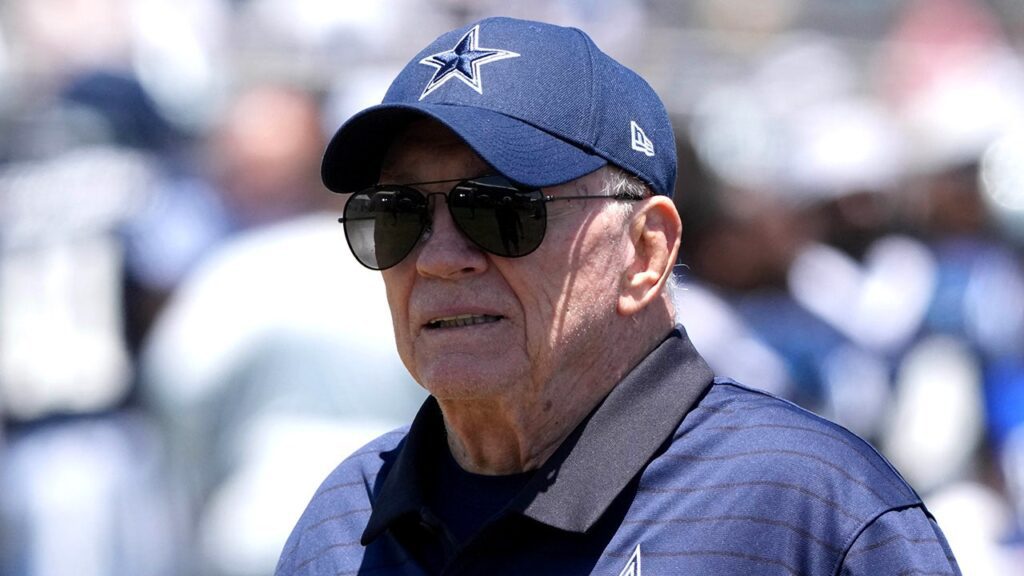 Cowboys owner jerry jones 001.jpg