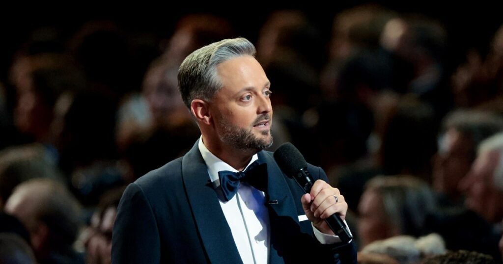 250914 nate bargatze host lr 0da993.jpg