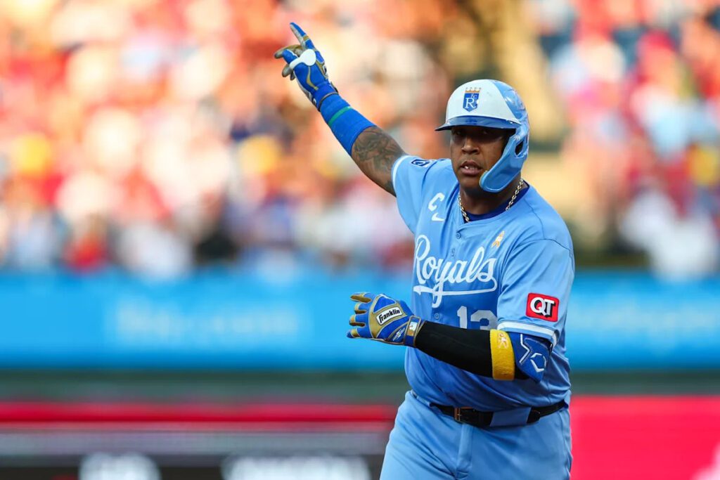 Kansas City Royals news: Salvador Perez hits career home run #300 3c3fa6bc56e7a389a545eae263ad2805.jpeg