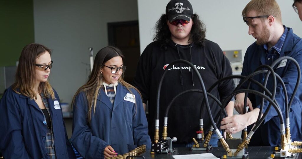 68b4f9fcd79fe.image .jpg