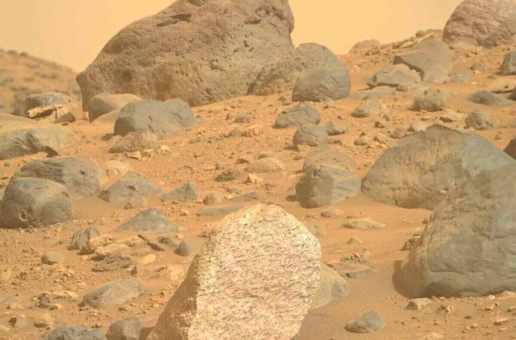 This Bizarre Martian Rock Formation Is Our Strongest Evidence Yet for Ancient Life on Mars Bright angel formation 1200x792 1.jpg