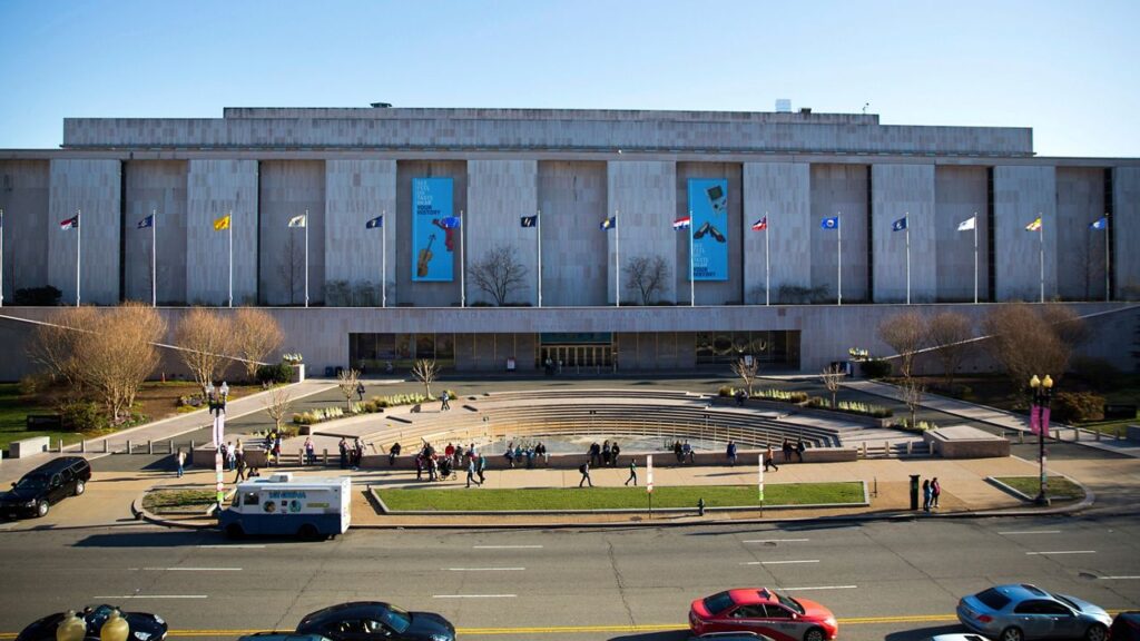 Smithsonian ap 25213516461071 nat 0813.jpeg