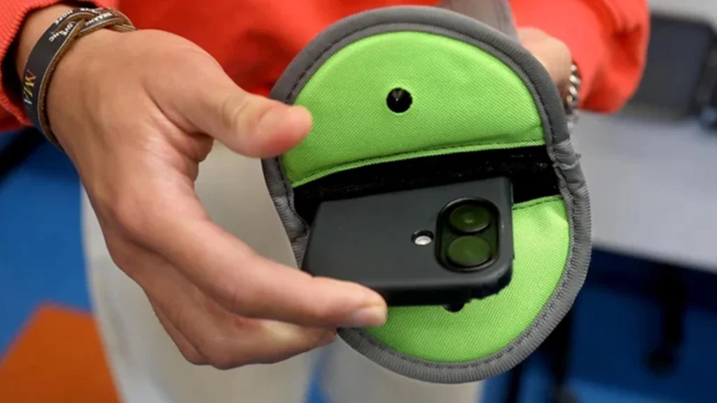 A yondr pouch.1757211747779.webp.webp