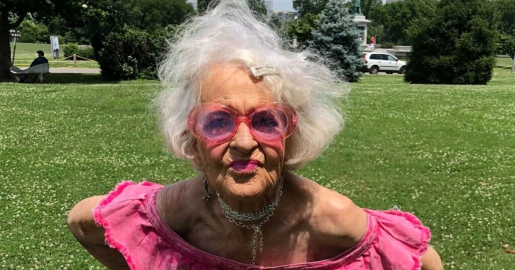 Helen Van Winkle, known as influencer Baddie Winkle, dies at 97 Baddiewinkle death te 250905 b7f001 91d177.jpg