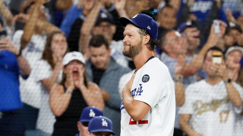 Clayton kershaw ovation 91825.jpg