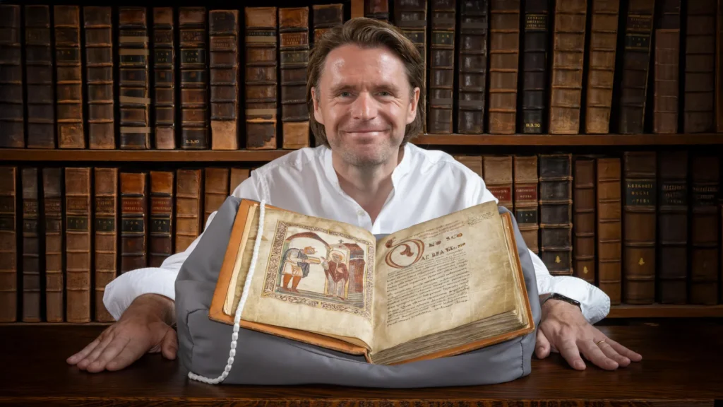 David woodman with portrait of aethelstan.webp.webp