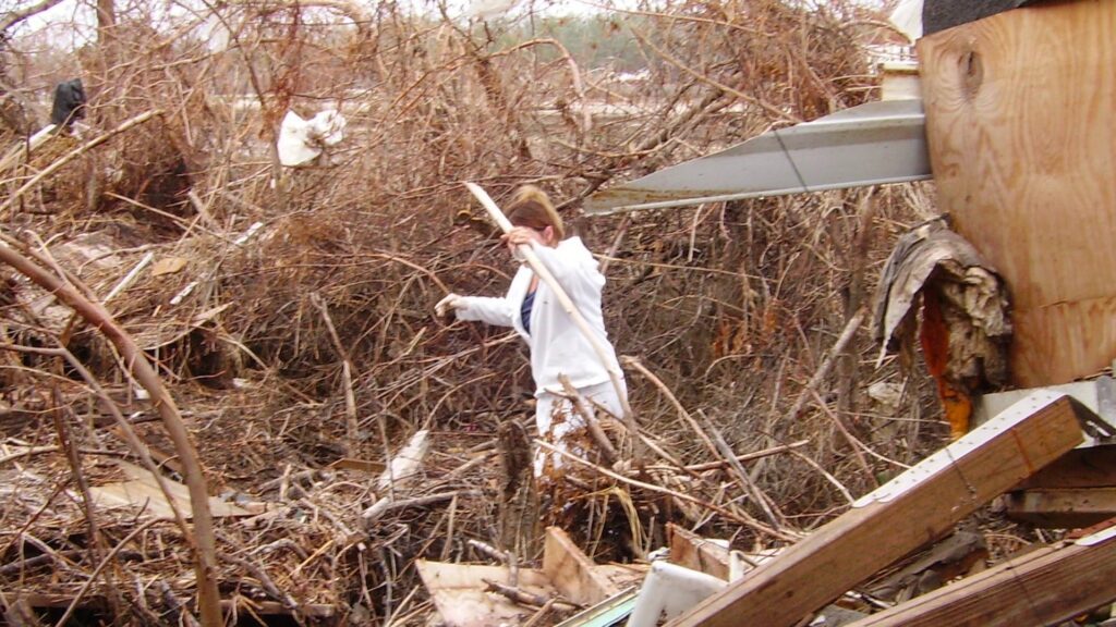 Debris buras la.jpeg