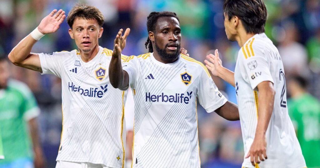Miki Yamane scores 1st career goal for Galaxy in 2-2 tie with Sounders Gettyimages 2235294846.jpg