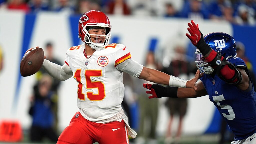 Nfl chiefs patrick mahomes 092125 2.jpg