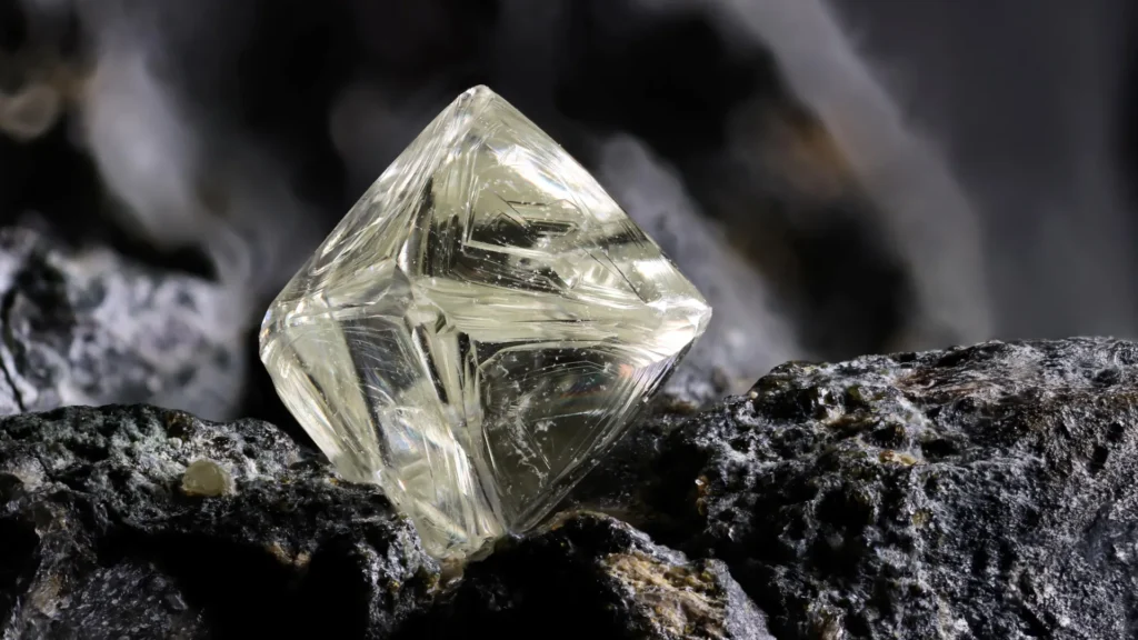 Octahedral diamond in kimberlite.webp.webp
