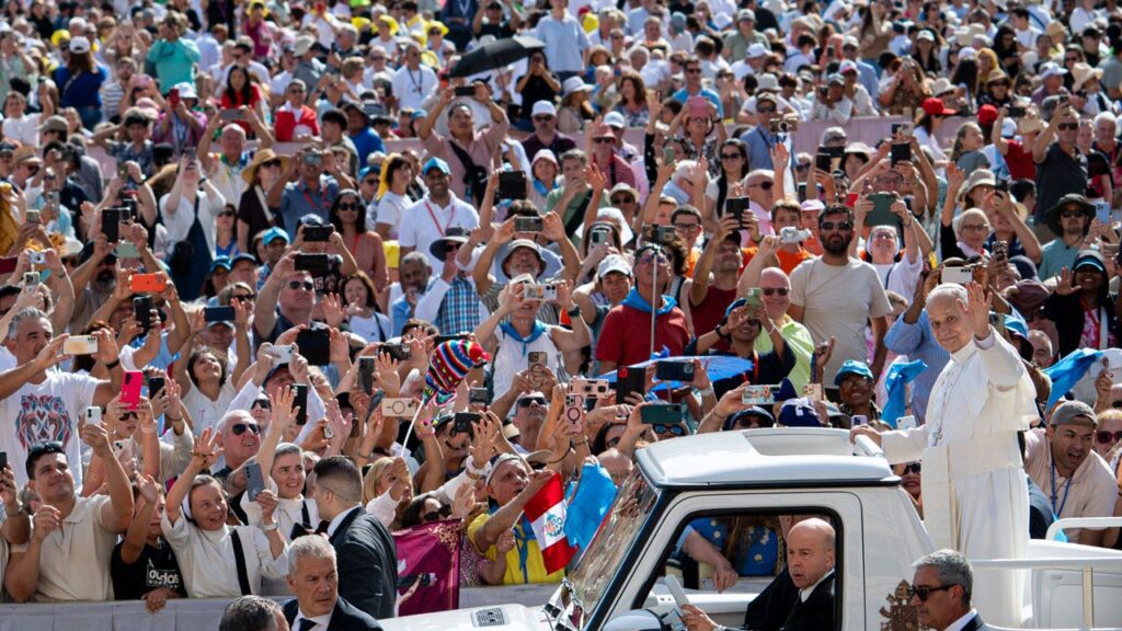 Pope leo names two saints rome.jpg