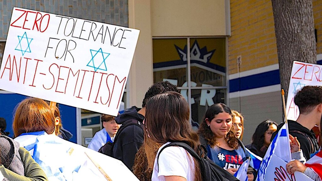 Protest against antisemitism in schools.jpg