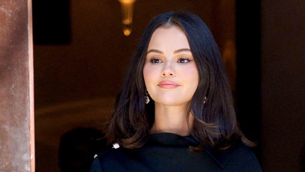 Selena gomez lupus arthritis.jpg