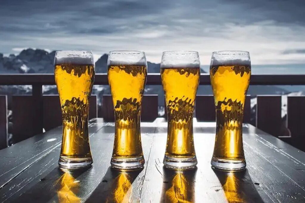 MARCAThe amount of beer per week that doctors consider 'safe' for the heartAlcohol consumption is a common habit in many people's social lives, but its relationship with health remains a topic of much debate..3 hours ago 17614913150817.jpg
