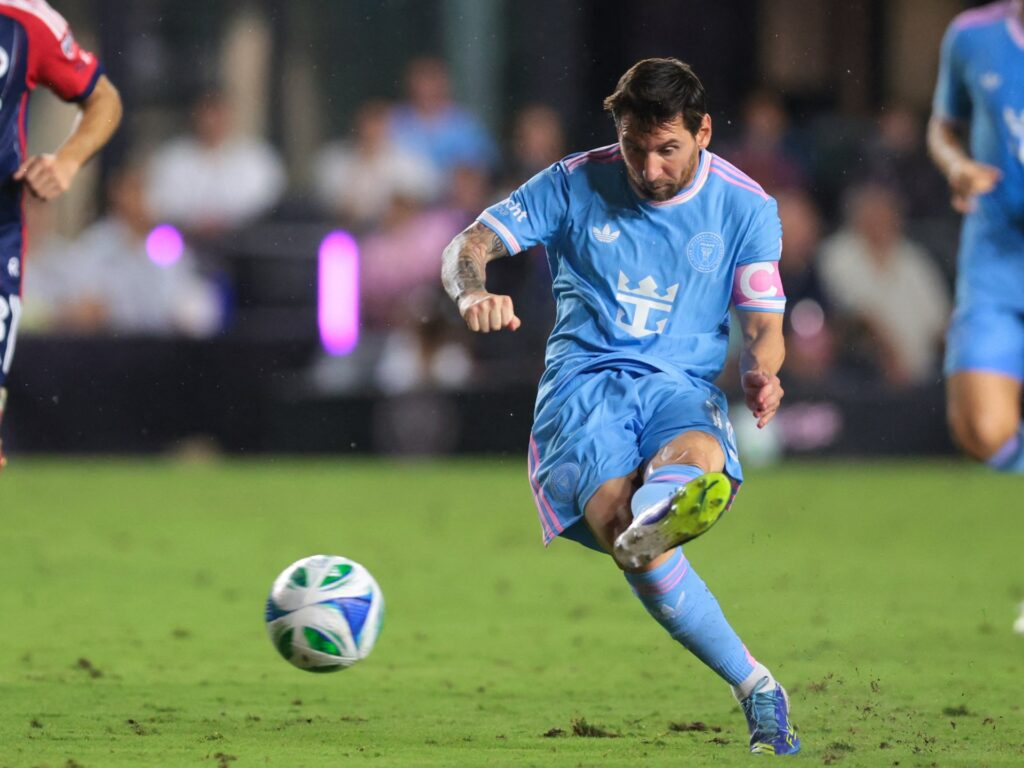 2025 10 05t021814z 1951303835 mt1usatoday27250483 rtrmadp 3 mls new england revolution at inter miam.jpeg