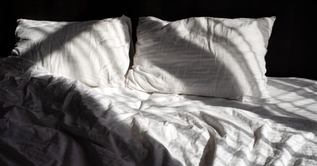 251008 unmade bed vl 1140a 70d4da.jpg