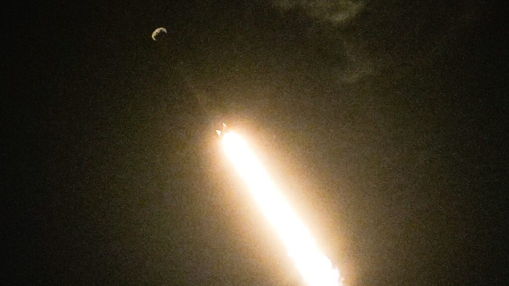86720939007 crb 101625 spacex 4.jpg