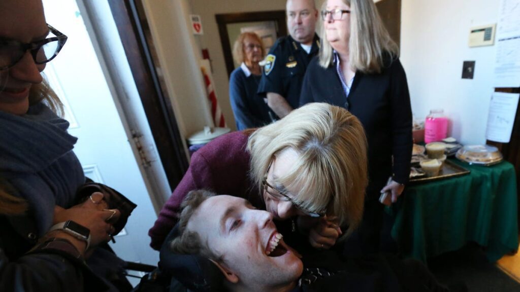 86749908007 maggie hassan ben.jpg
