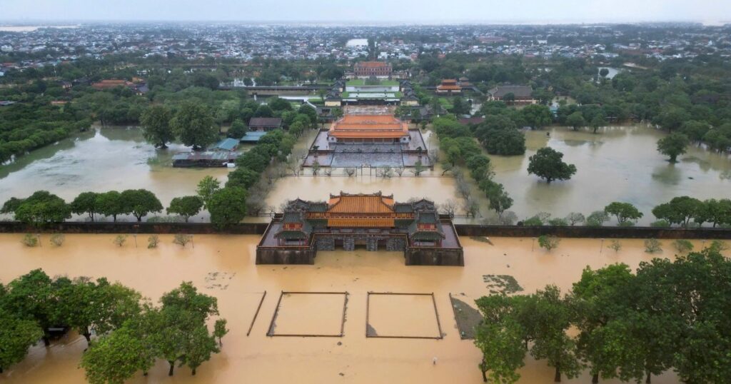 Afp 20251028 82888zv v3 midres topshotvietnamclimateweatherrain 1761654907.jpg