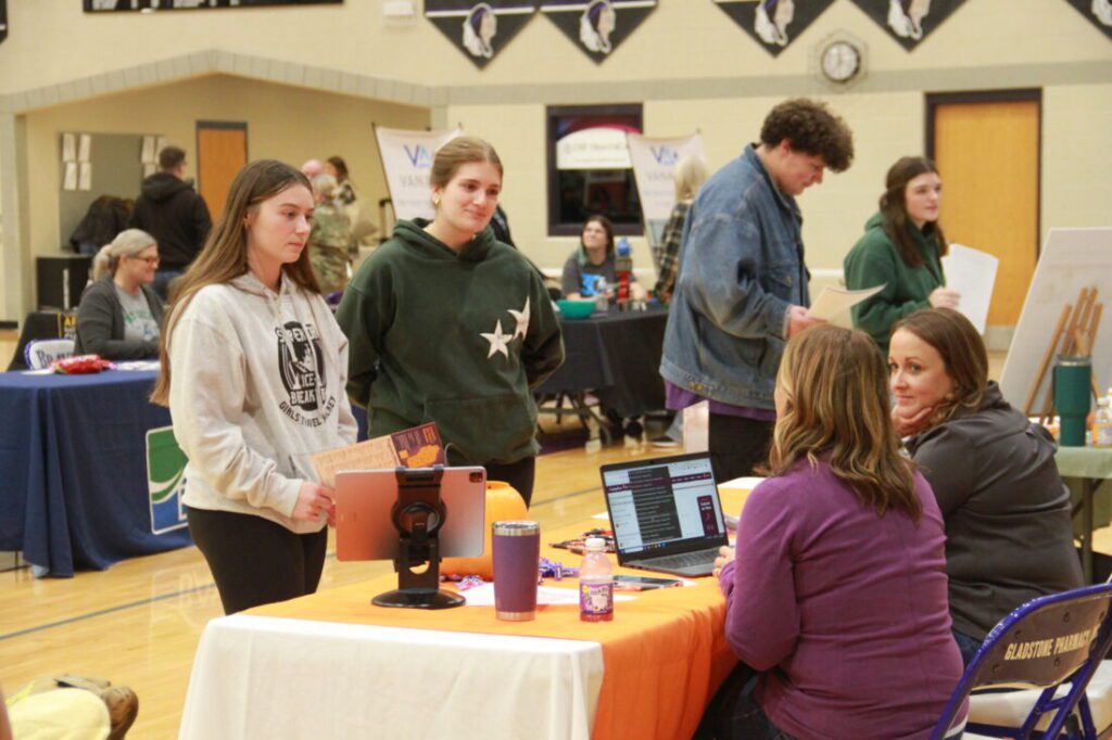 Career fairs give students a look at post-grad options | News, Sports, Jobs Imgs1812 1100x733.jpg
