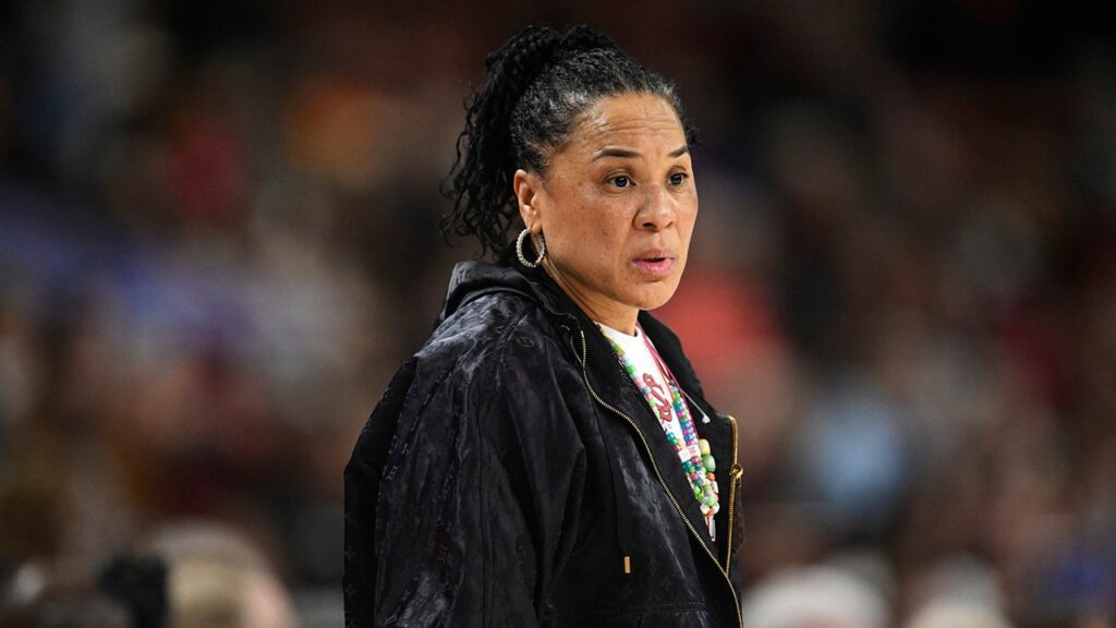 Dawn staley coaches.jpg