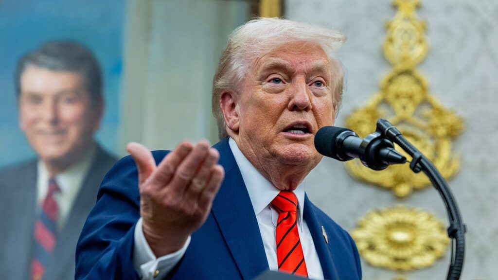 Donald trump oval office knesset.jpg