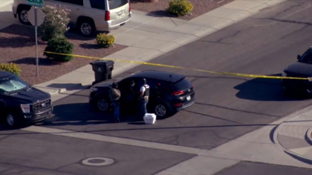 Ice agents standoff in avondale 001.jpg