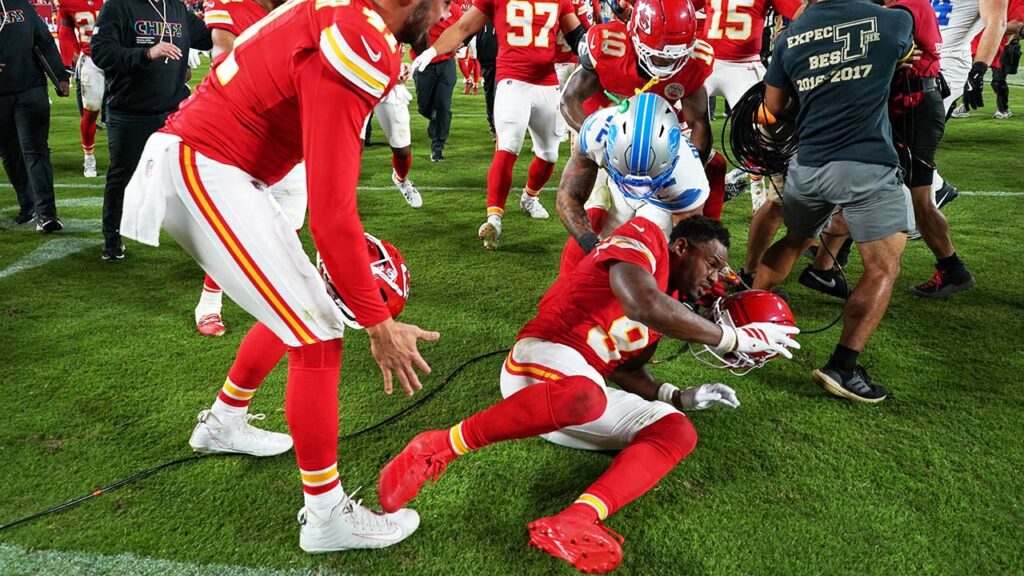 Nfl chiefs lions fight 101225 1.jpg