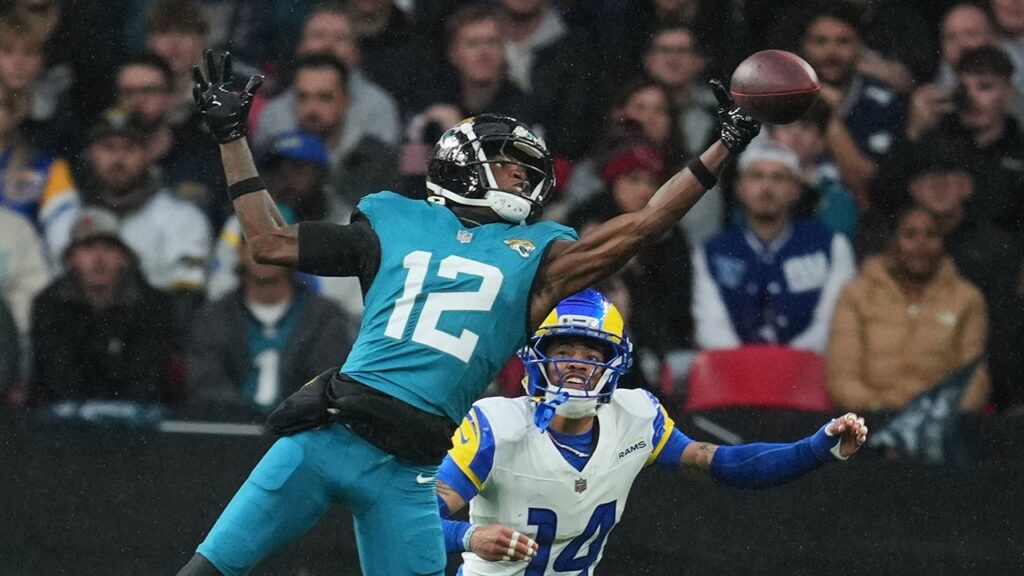 Nfl jaguars travis hunter 101925 2.jpg