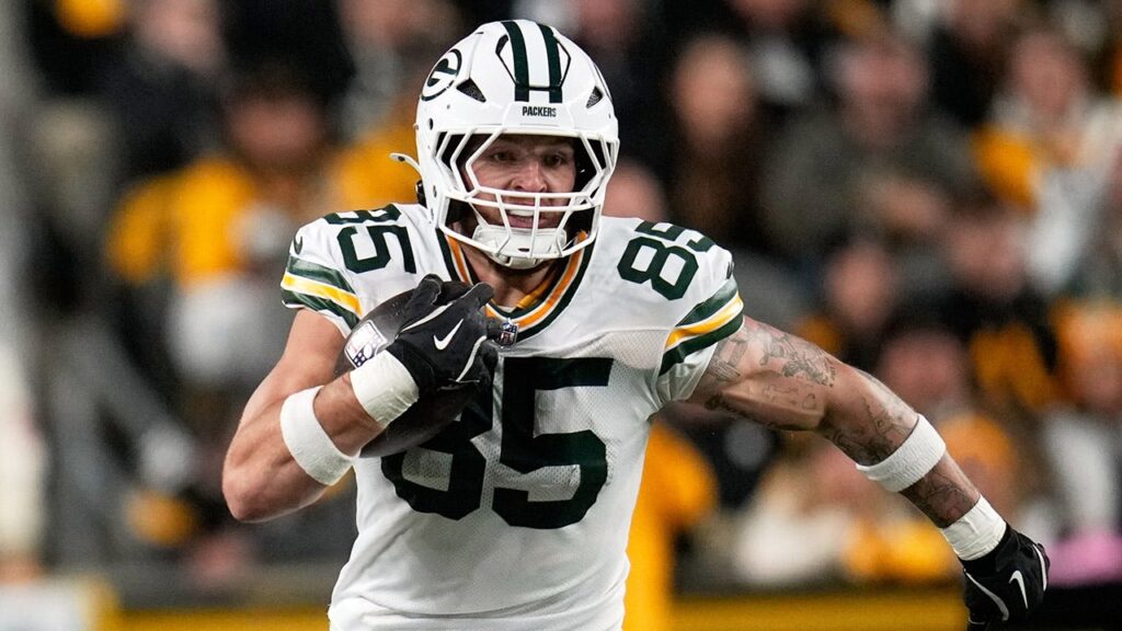 Jordan Love, Tucker Kraft propel Packers to win over Steelers Nfl packers tucker kraft 102625 1.jpg