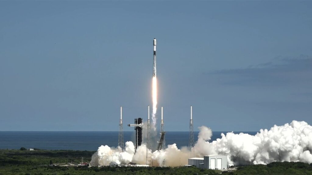 SpaceX launches 29 Starlink satellites to orbit from Florida Obqxvibwz7ekaos8rq9wru 1577 80.jpg