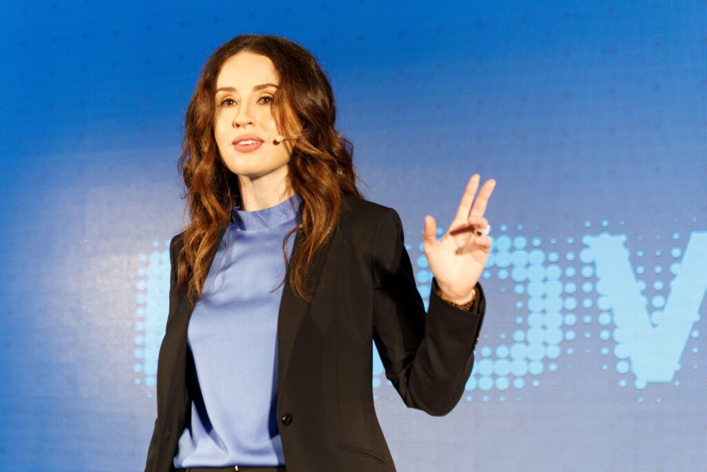 Shoshana underleider.jpg