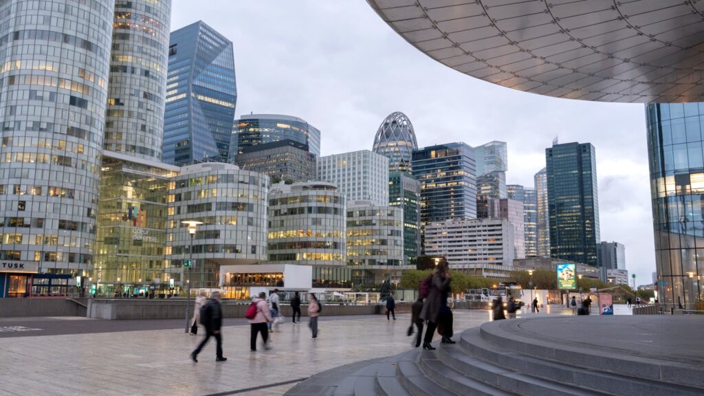 108229722 1763708061299 gettyimages 2239546202 FRANCE FINANCIAL.jpeg