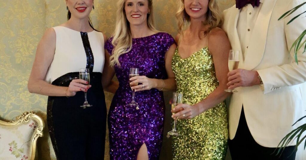 Galveston County Daily NewsSeaside Scenes: Mardi Gras Murder Mystery dinnerPatricia Kornmann, Meredith Broussard, Tricia Jackson and Matt Jackson enjoying cocktails before the start of the murder mystery dinner at….5 hours ago 6913cbe906df9.image .jpg