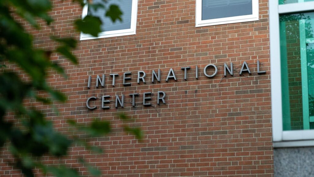 8ce87b70 e79d 40c8 8f1c efb331834b84.sized 1000x1000.jpg