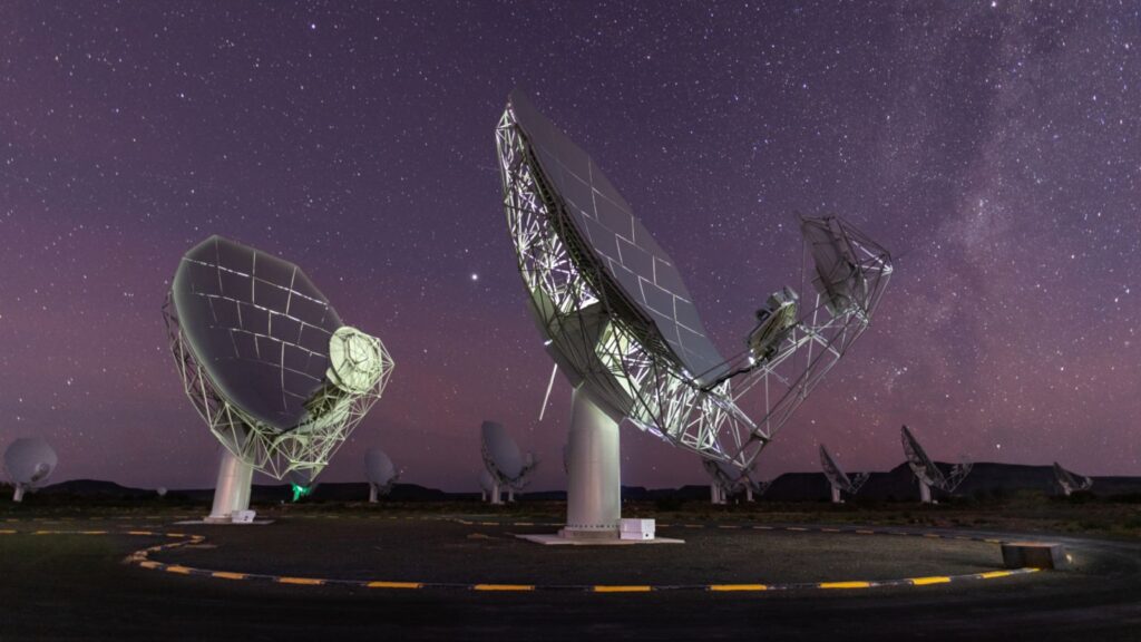 EqXHE3niEfHBFFFNsrfhia 1600 80.jpg