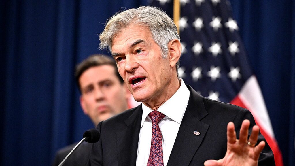 Dr. Oz outlines Trump’s healthcare reform plan with greater consumer choice Dr oz healthcare fraud presser.jpg